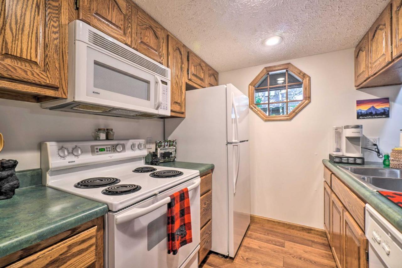 Picturesque Pigeon Forge Cabin With Mountain Views ภายนอก รูปภาพ